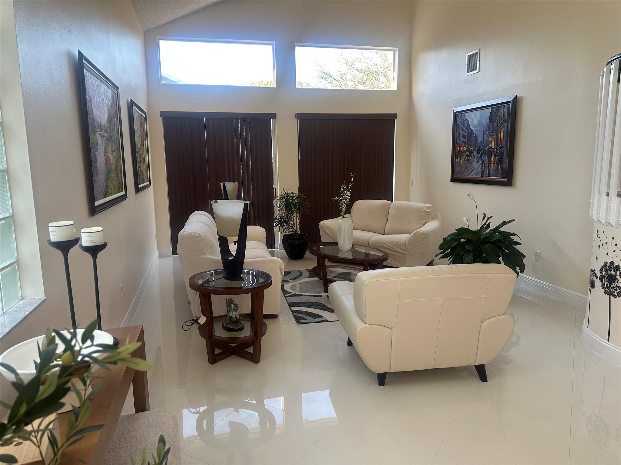 Towngate 156-11 B - Residential