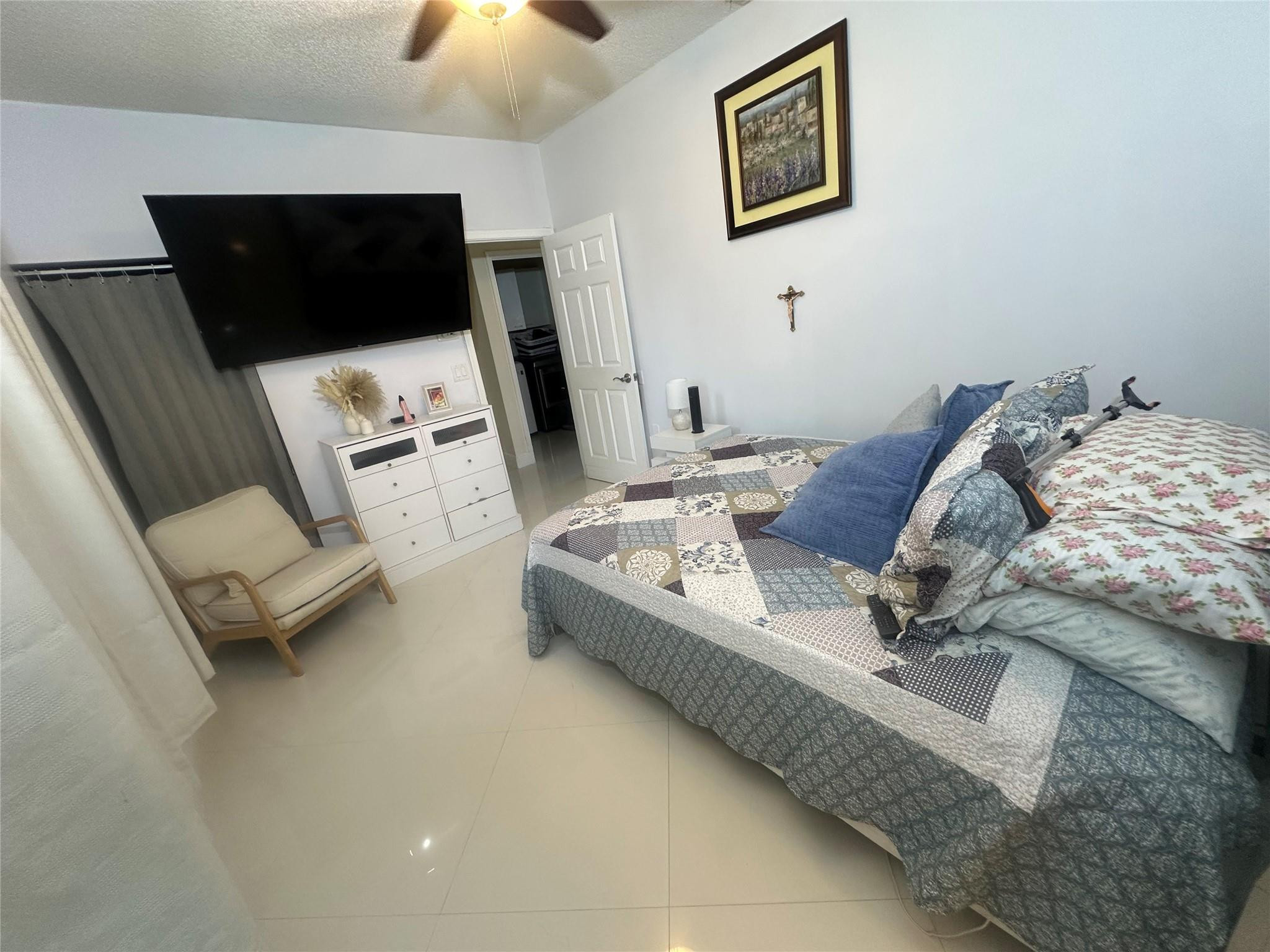 Towngate 156-11 B - Residential