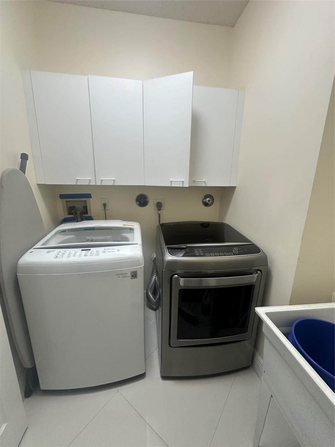 Towngate 156-11 B - Residential