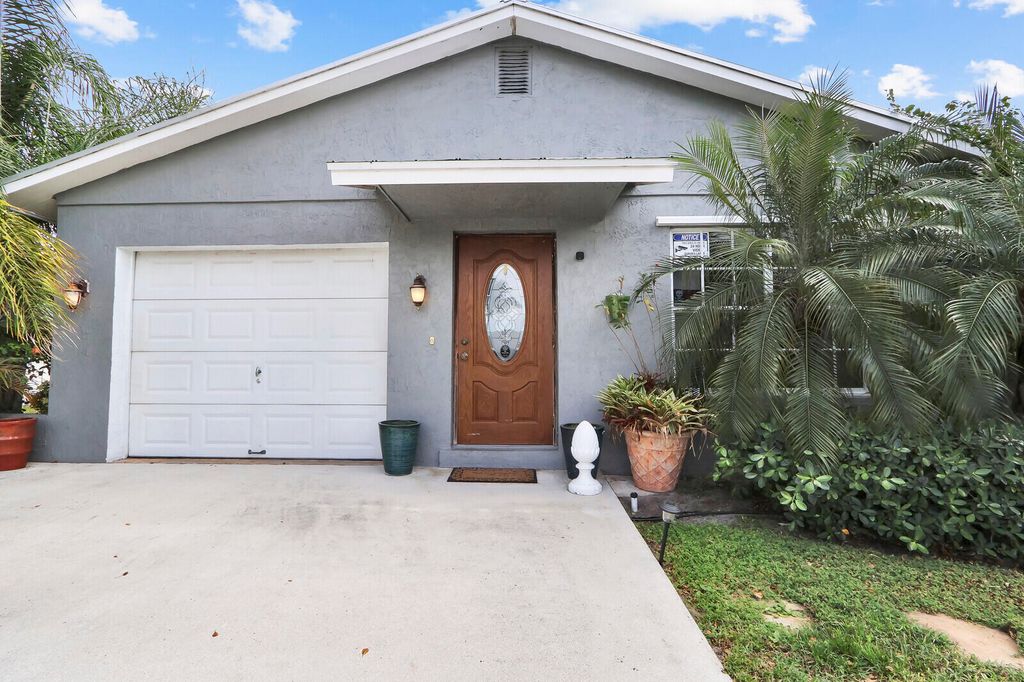 Photo of 503 N Perry Avenue, Jupiter, FL 33458 (MLS # R10960054)