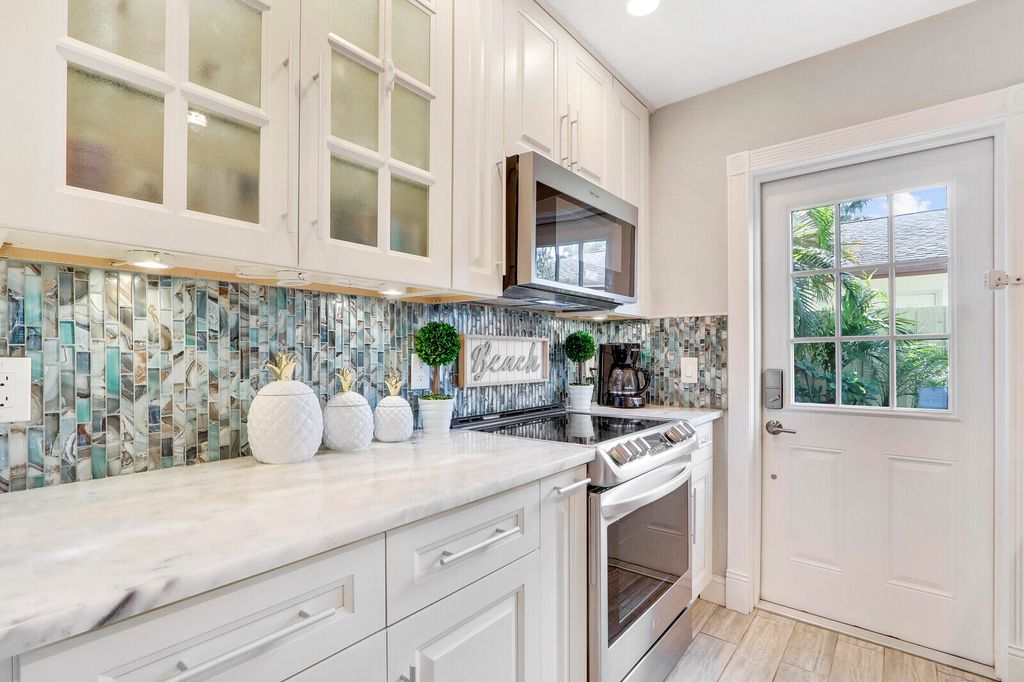 Photo of 503 N Perry Avenue, Jupiter, FL 33458 (MLS # R10960054)