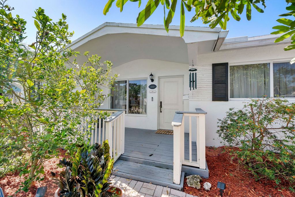 Photo of 3410 SW 13th Court, Fort Lauderdale, FL 33312 (MLS # B26021291)
