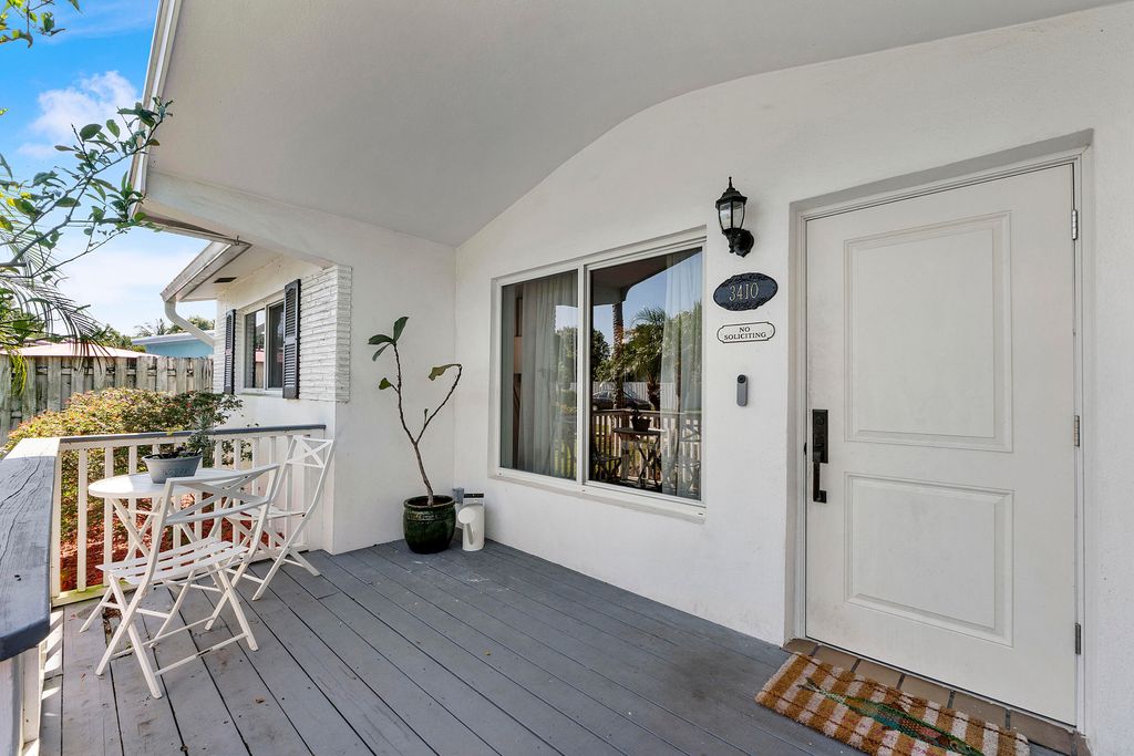 Photo of 3410 SW 13th Court, Fort Lauderdale, FL 33312 (MLS # B26021291)