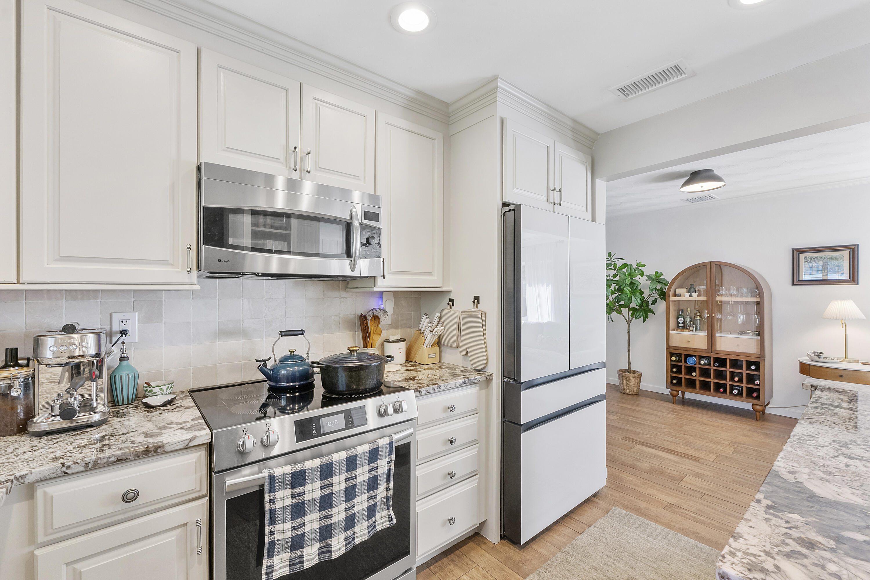 PEARL ESTATES - Residential