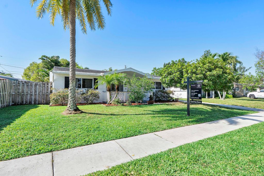 Photo of 3410 SW 13th Court, Fort Lauderdale, FL 33312 (MLS # B26021291)