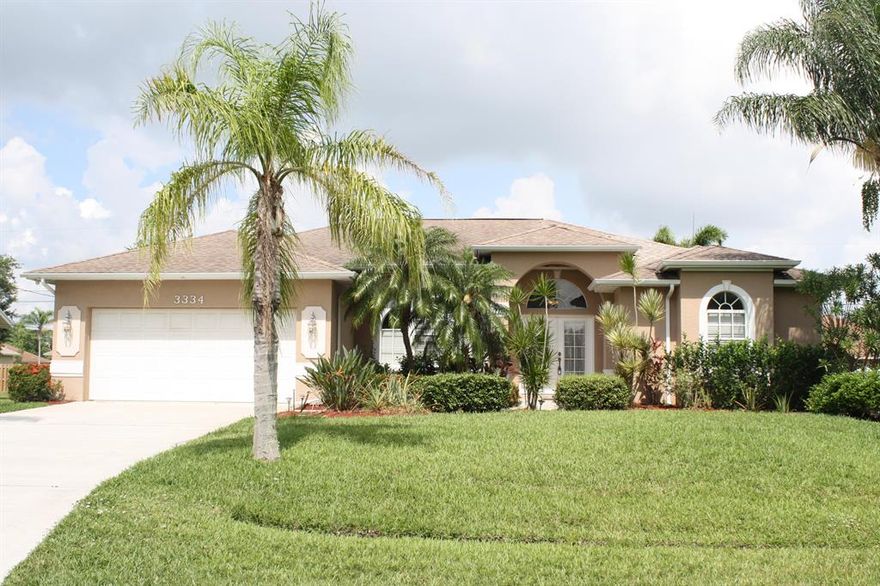 This very spacious and open floor plan built by GEM Builders comes with  a beautiful salt water chlorinated pool and spa with large screen area, 1/2 bathroom outside for those pool days.  House has wood laminate and tile throughout, large open kitchen with lots of cabinets and counter space. Master bathroom has dual sinks with large shower and garden tub.  Master bedroom has the tray ceiling with dual closets.