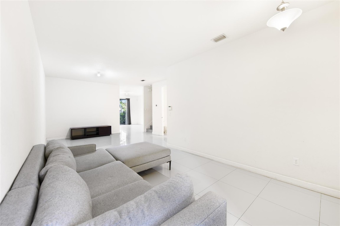 Simonton Court 176-49 B - Residential Lease