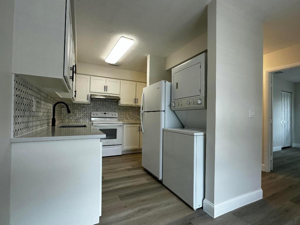 PALM GREENS AT VILLA DEL RAY CONDO II - Residential Lease