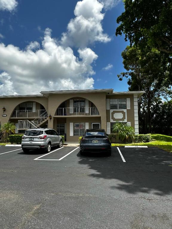 PALM GREENS AT VILLA DEL RAY CONDO II - Residential Lease