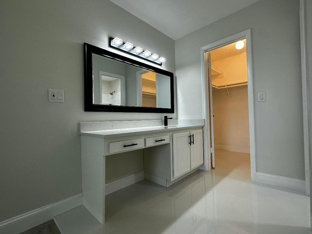 PALM GREENS AT VILLA DEL RAY CONDO II - Residential Lease