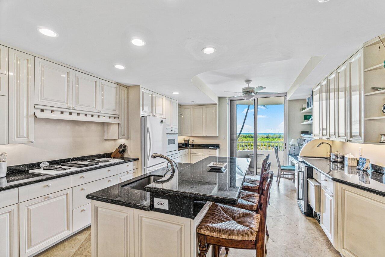 2001 SE Sailfish Point Boulevard 104, Stuart, FL, 34996/$2,695,000 4 2001 SE Sailfish Point Boulevard 104