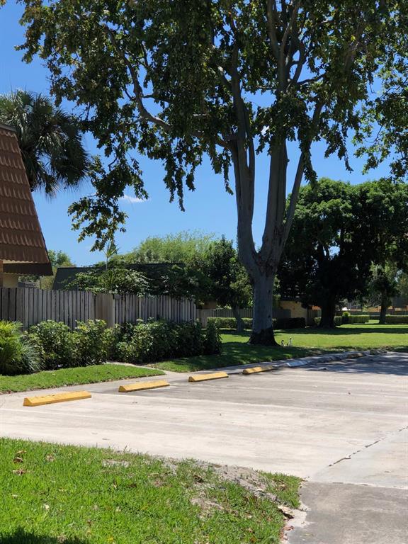 VILLAGE OF SANDALWOOD LAKES NORTH - Residential Lease