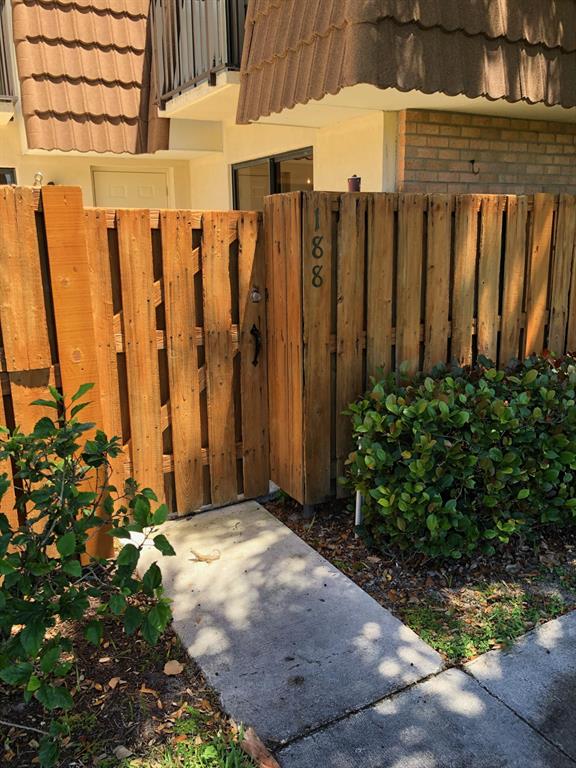 VILLAGE OF SANDALWOOD LAKES NORTH - Residential Lease