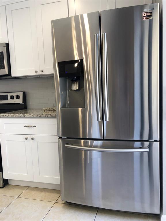 VILLAGE OF SANDALWOOD LAKES NORTH - Residential Lease