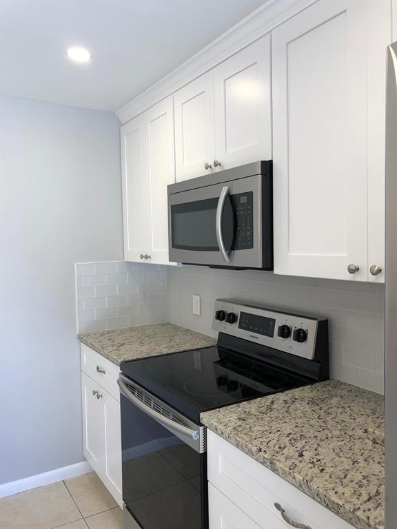 VILLAGE OF SANDALWOOD LAKES NORTH - Residential Lease