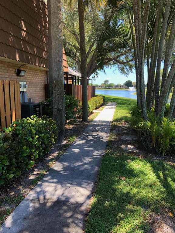 VILLAGE OF SANDALWOOD LAKES NORTH - Residential Lease