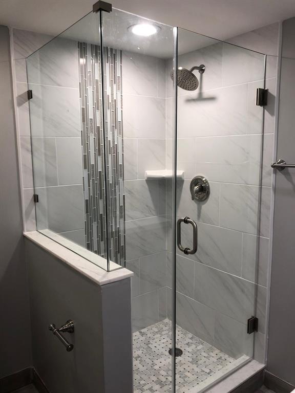 VILLAGE OF SANDALWOOD LAKES NORTH - Residential Lease