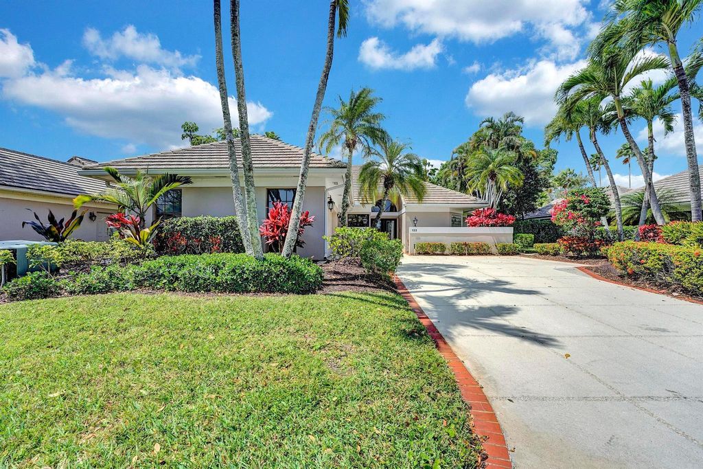 Photo of 133 Coventry Place, Palm Beach Gardens, FL 33418 (MLS # R11087711)