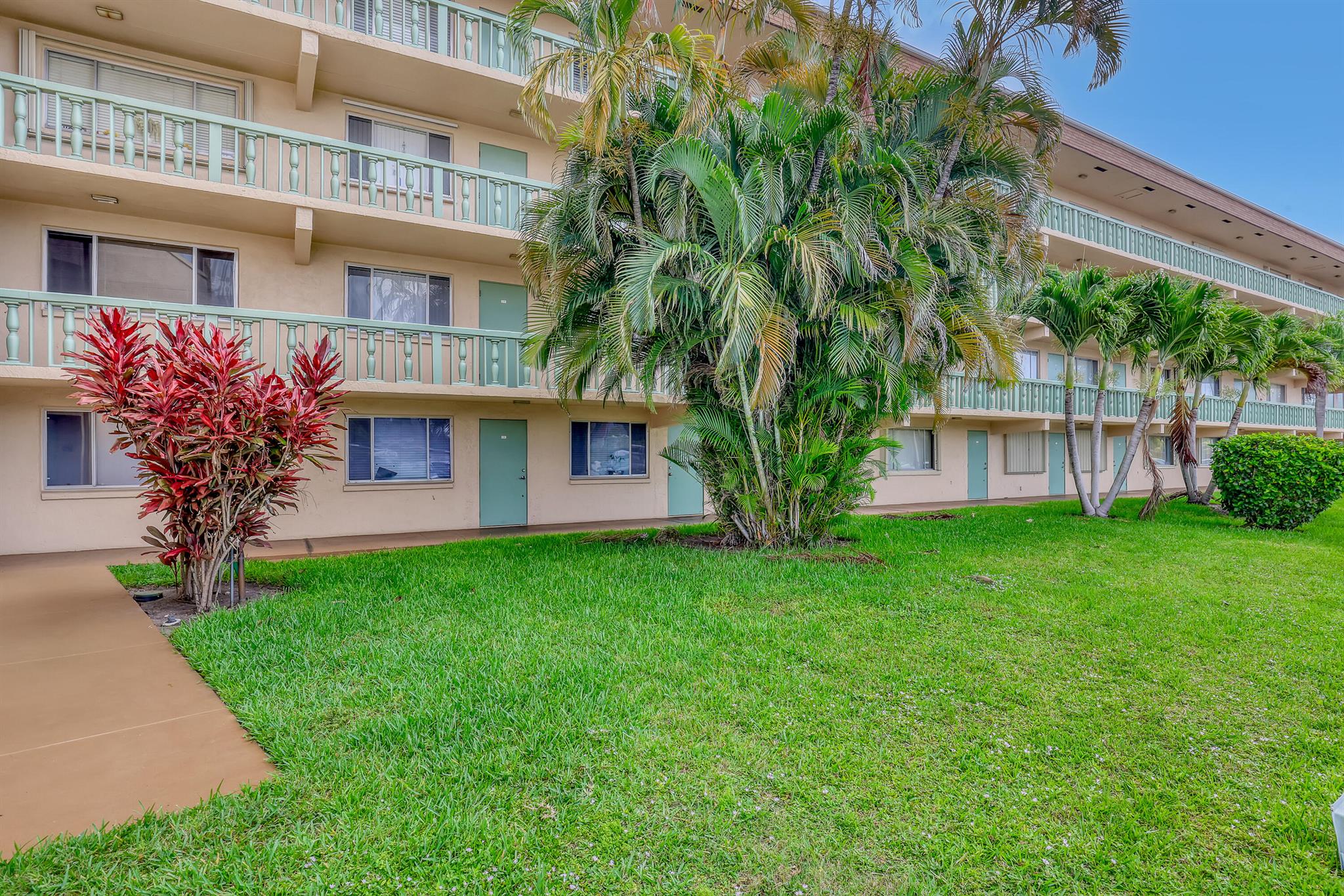 300 Village Green Circle S 120
