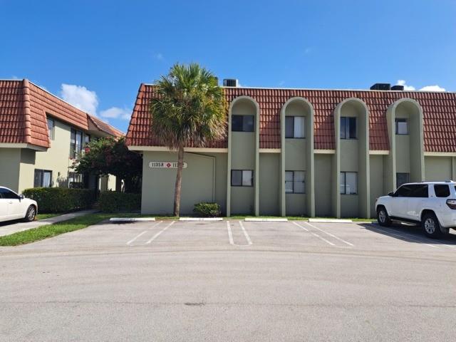 Nice 2/1 on 2nd floor. Ready to move in. Near shopping, dining, parks + public transportation.
Washer/Dryer in unit. All ages. 600+ Credit.