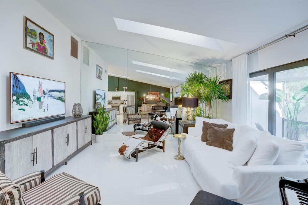 Photo of 804 Lochwick Court #2, Palm Beach Gardens, FL 33418 (MLS # R11004288)