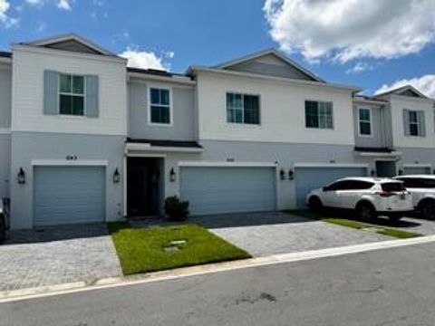 649 NE Waters Edge Lane Port St Lucie FL 34983