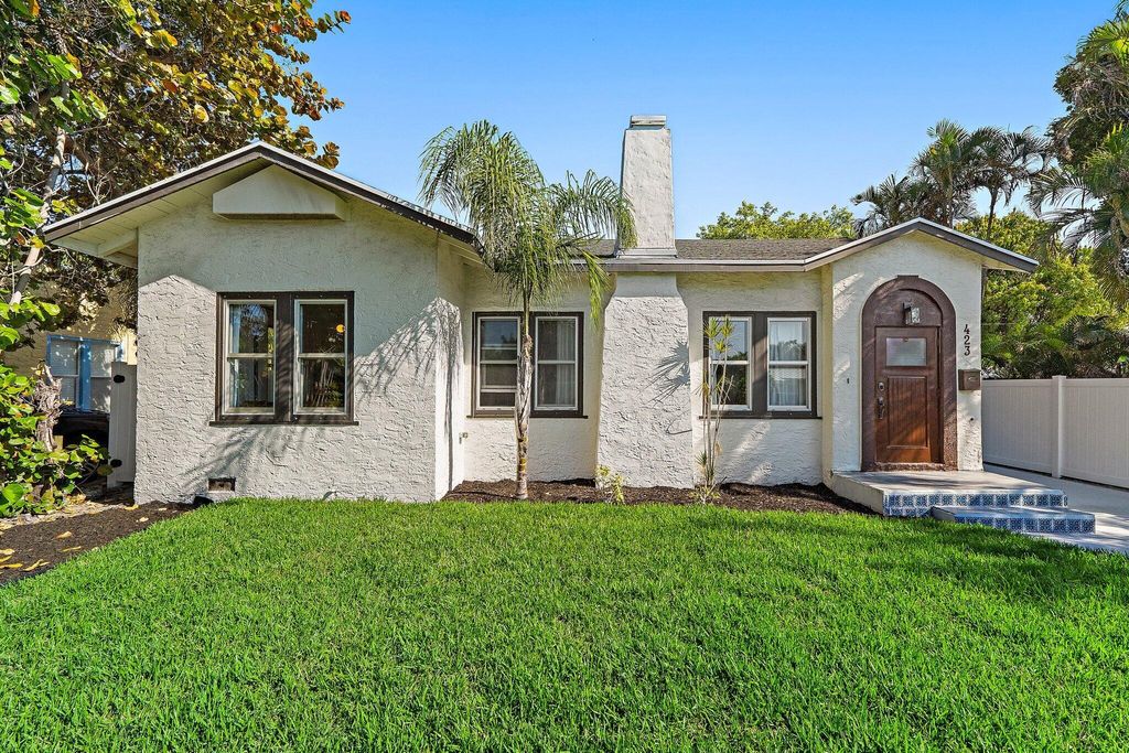 Photo of 423 Avenida Alegre, West Palm Beach, FL 33405 (MLS # B26006967)