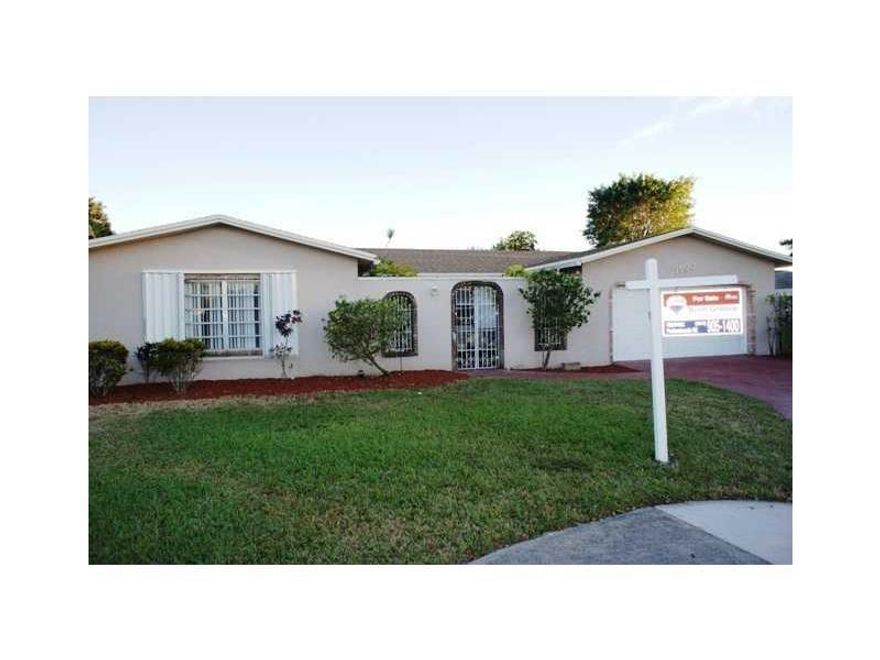 TAKE A LOOK AT THIS RARE FIND. 5/2 POOL HOME IN RED HOT CATHEDRAL SQUARE. THIS HOME SITS ON OVER 11,000 SF CULDESAC PRIVATE LOT. HOME HAS NEWER ROOF, ACCORDIAN SHUTTERS, AND HAS BEEN THOROUGHLY REMODELED. NEW CUSTOM KITCHEN WITH DARK WOOD CABINETS, GRANI TE COUNTER TOPS AND BRAND NEW STAINLESS APPLIANCES. NEUTRAL TILE THROUGHOUT, FRESHLY PAINTED, WITH NEW CARPETING IN ALL BEDROOMS. BATHROOMS HAVE BEEN UPDATED WITH NEW TILE, AND FIXTURES. RUN DON'T WALK THIS ONE WILL GO QUICK!