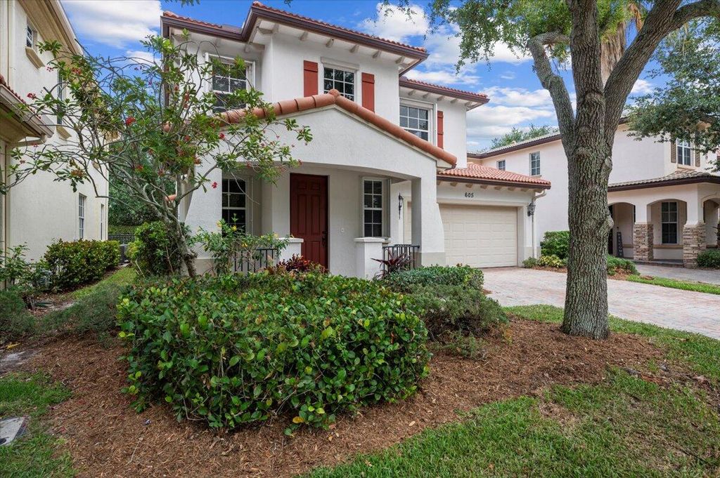 Photo of 605 Castle Drive, Palm Beach Gardens, FL 33410 (MLS # R10994847)