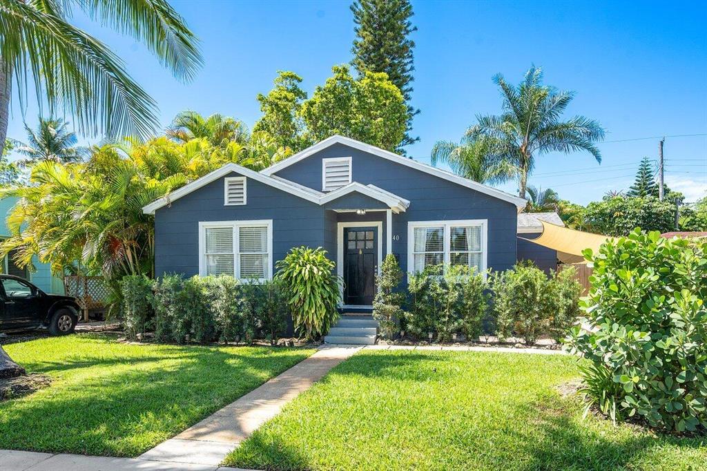 Updated 3/2 Charming cottage in a fantastic location, steps from Antique Row, Cafe Sapori, Phipps Park and just over the Southern bridge to Palm Beach. Available furnished ANNUAL or SEASONAL, turnkey with Coastal decor. Features expansive fenced in private backyard for cookouts, updated bathrooms, newer kitchen and in pristine condition. Small dogs are welcomed!