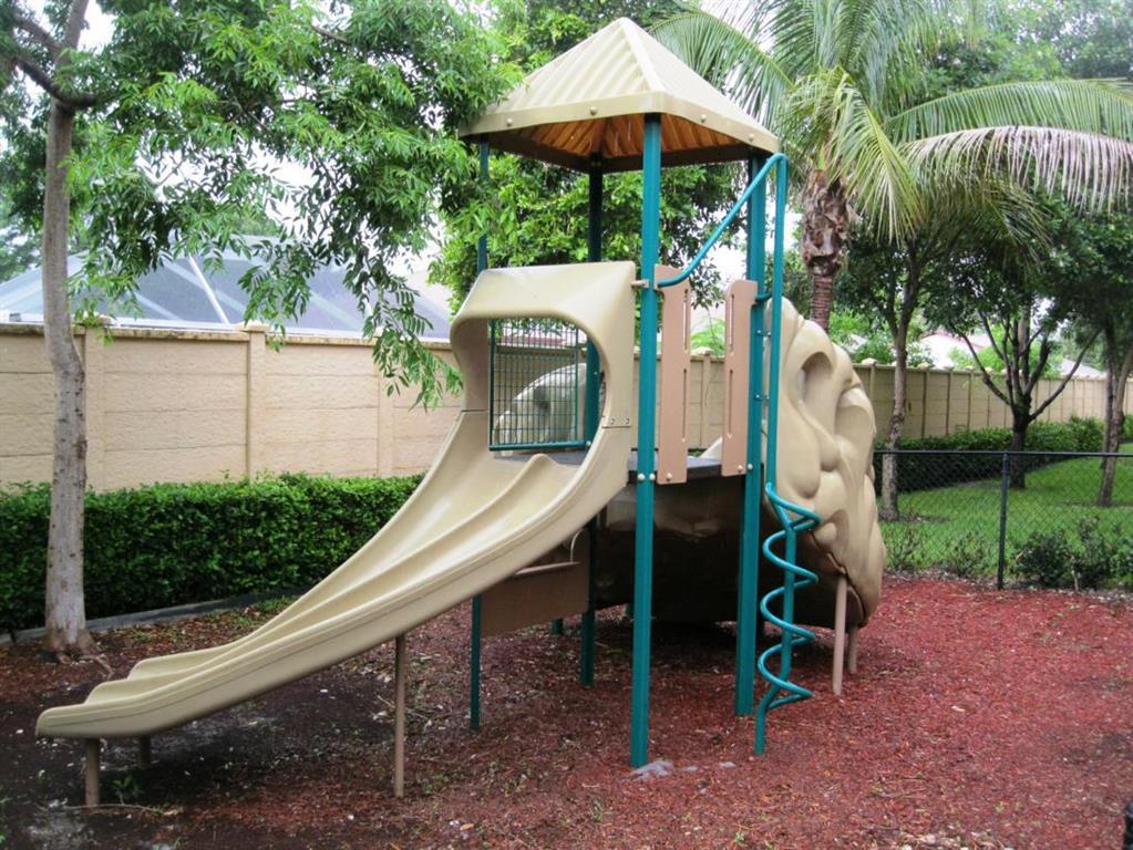 ROSEMONT CONDO - Residential