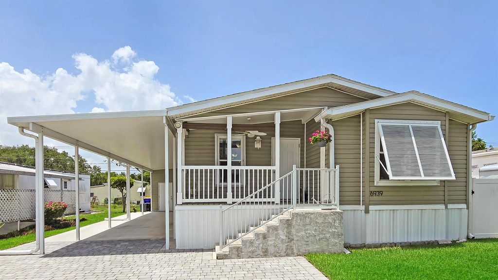 Photo of 6939 SE Ridgeway Terrace, Hobe Sound, FL 33455 (MLS # R11099040)