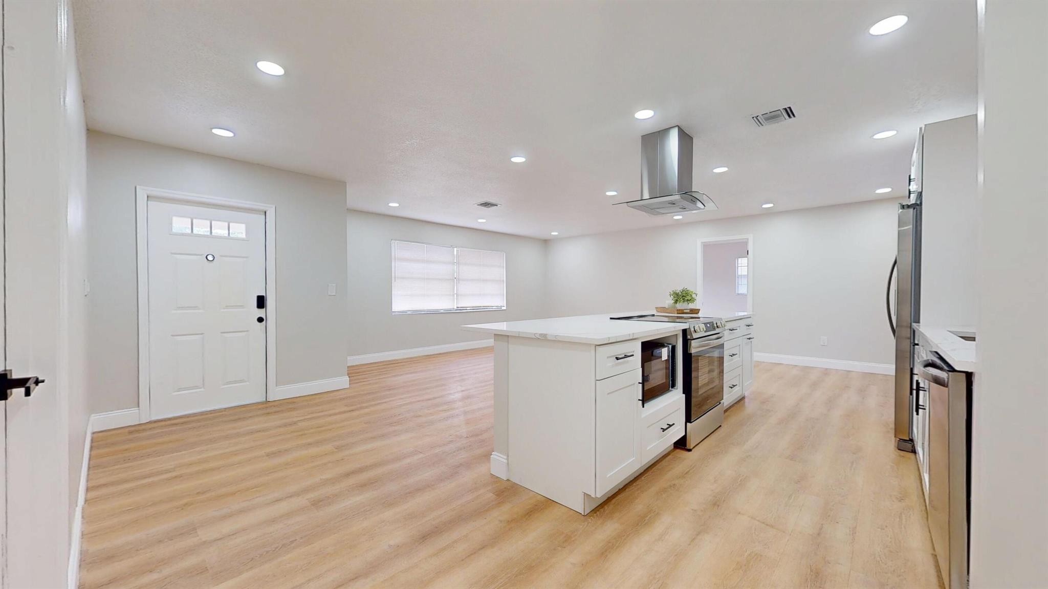 ISLAND ESTATES - Residential