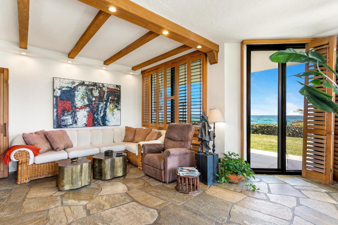 TWENTY ONE HUNDRED CONDO - SLOANS CURVE - Residential