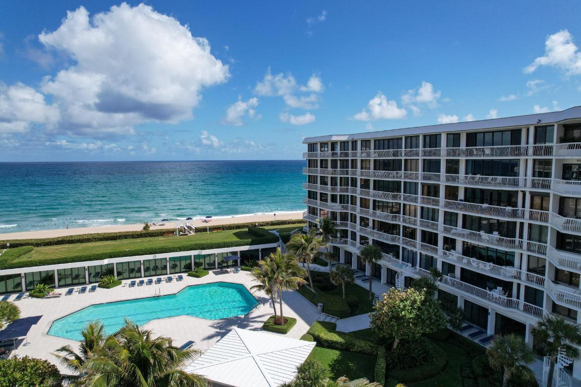 TWENTY ONE HUNDRED CONDO - SLOANS CURVE - Residential