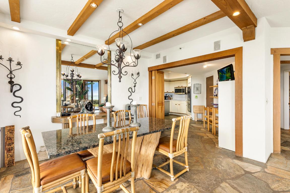 TWENTY ONE HUNDRED CONDO - SLOANS CURVE - Residential