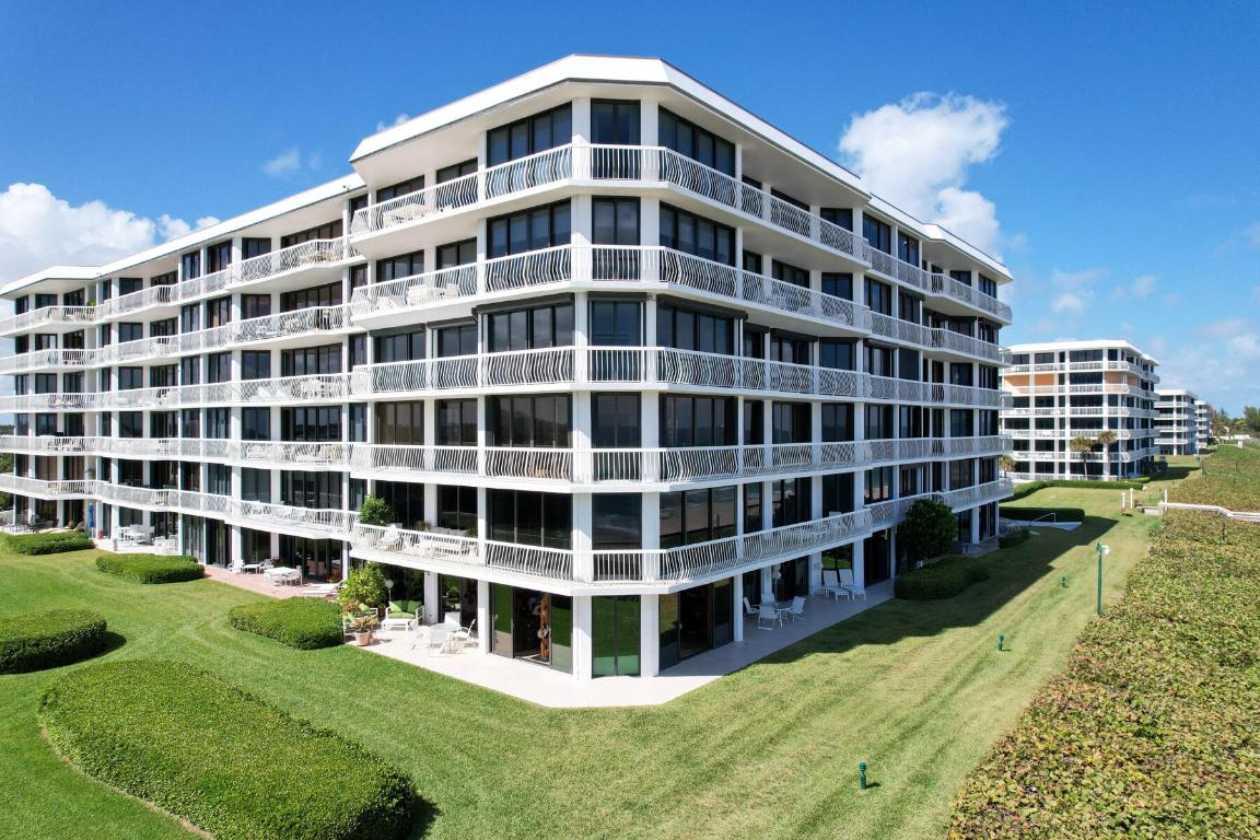 TWENTY ONE HUNDRED CONDO - SLOANS CURVE - Residential