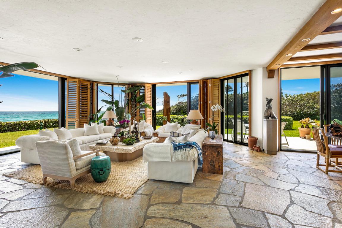 TWENTY ONE HUNDRED CONDO - SLOANS CURVE - Residential