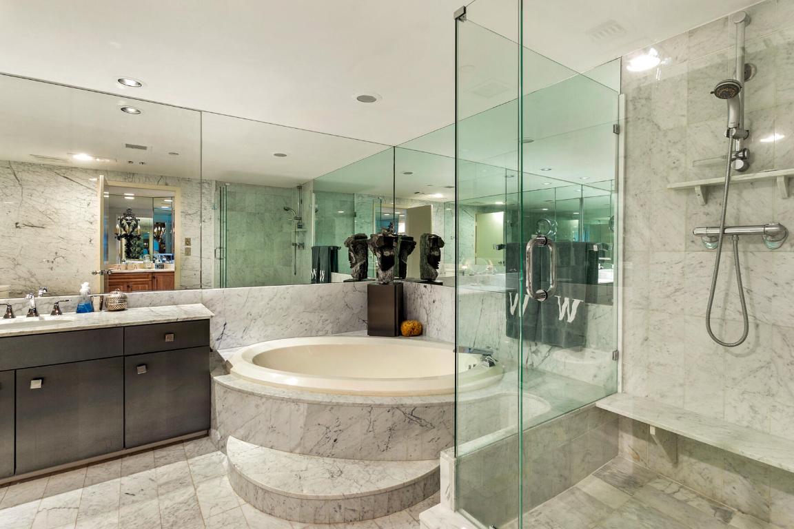 TWENTY ONE HUNDRED CONDO - SLOANS CURVE - Residential