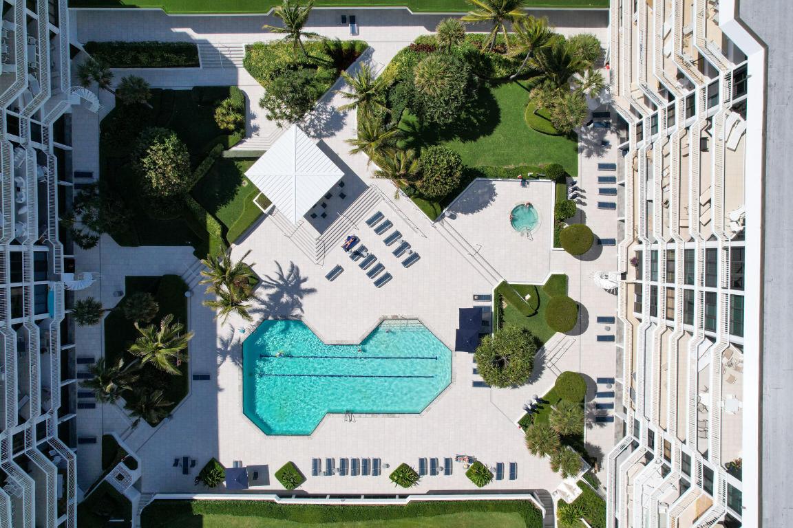 TWENTY ONE HUNDRED CONDO - SLOANS CURVE - Residential