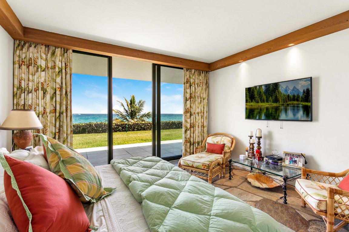 TWENTY ONE HUNDRED CONDO - SLOANS CURVE - Residential