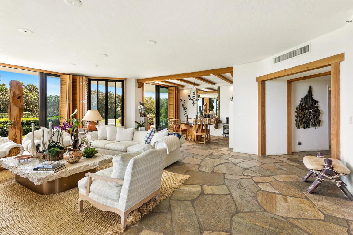 TWENTY ONE HUNDRED CONDO - SLOANS CURVE - Residential