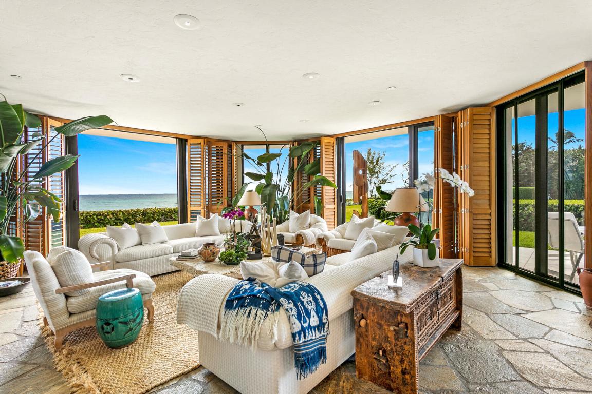 TWENTY ONE HUNDRED CONDO - SLOANS CURVE - Residential