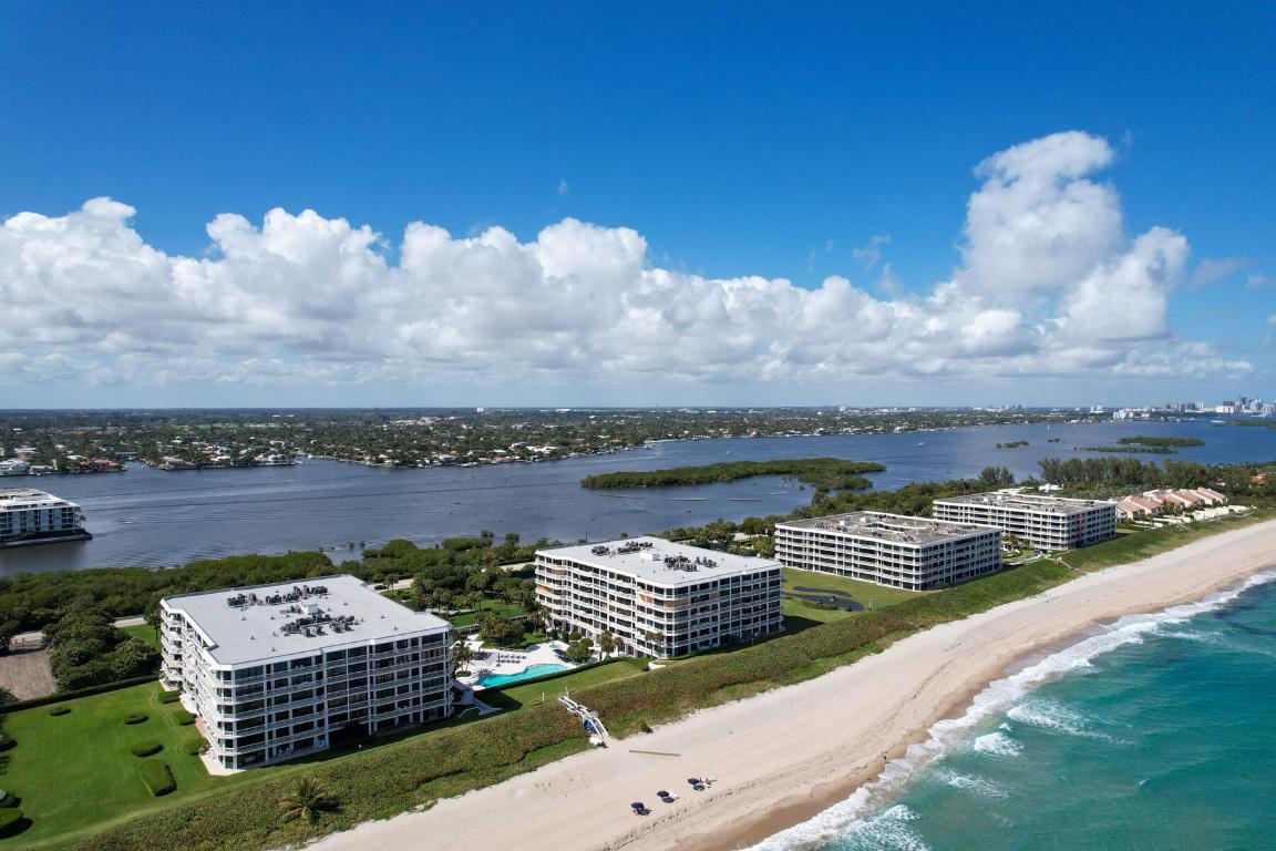 TWENTY ONE HUNDRED CONDO - SLOANS CURVE - Residential