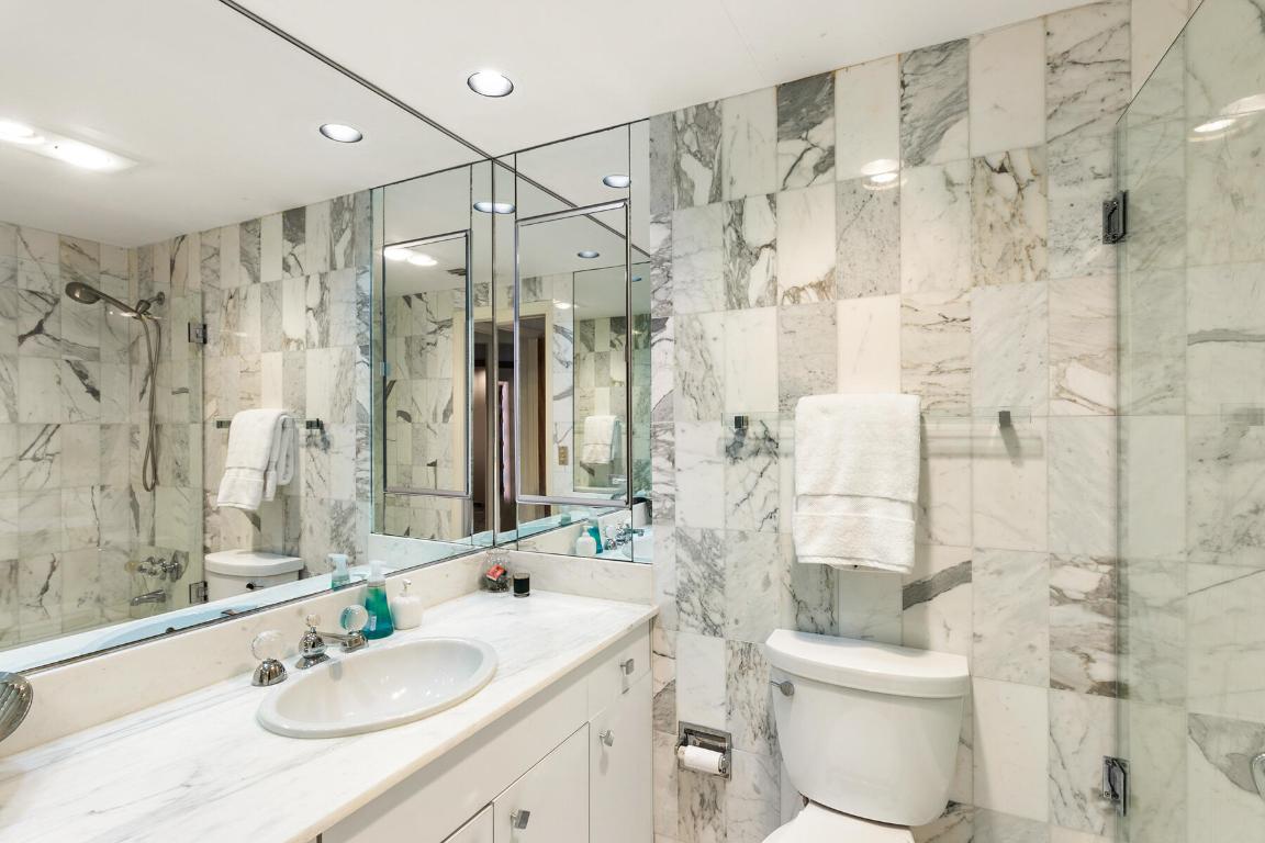 TWENTY ONE HUNDRED CONDO - SLOANS CURVE - Residential