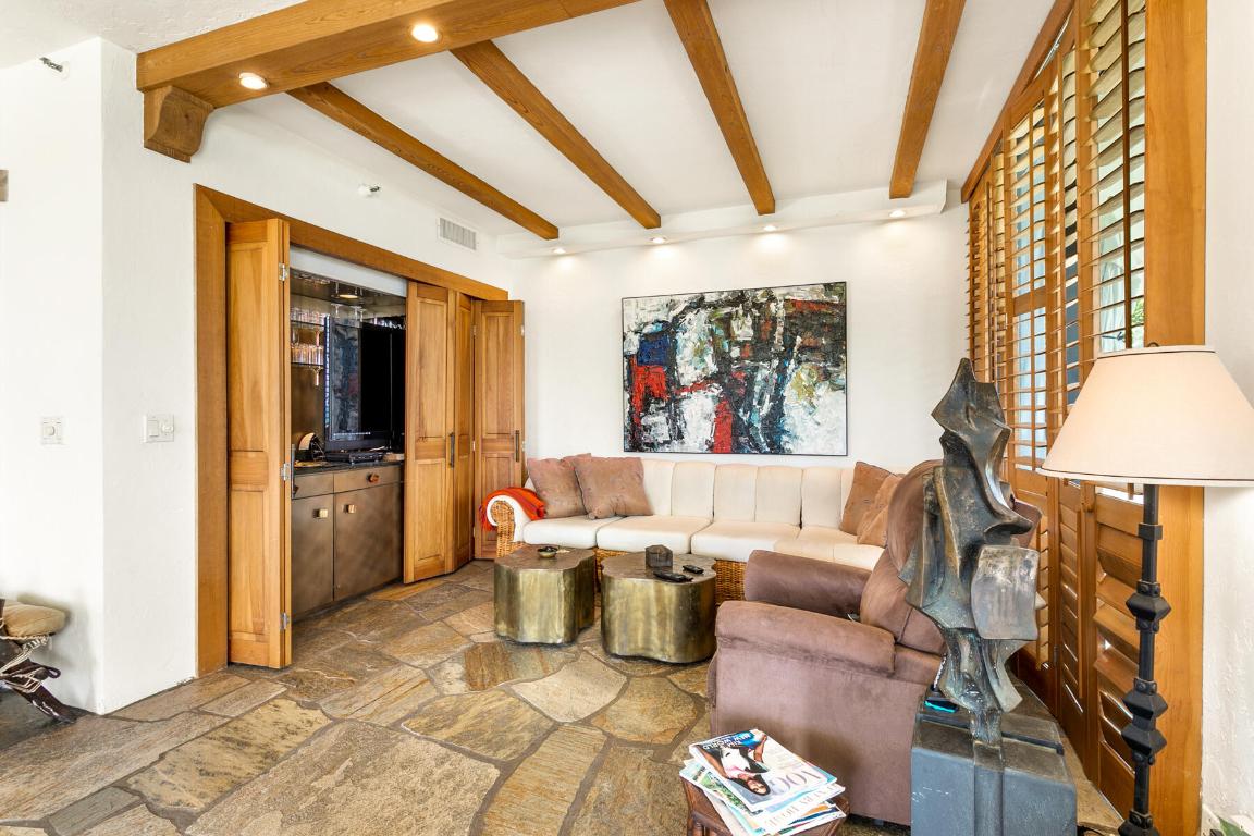 TWENTY ONE HUNDRED CONDO - SLOANS CURVE - Residential