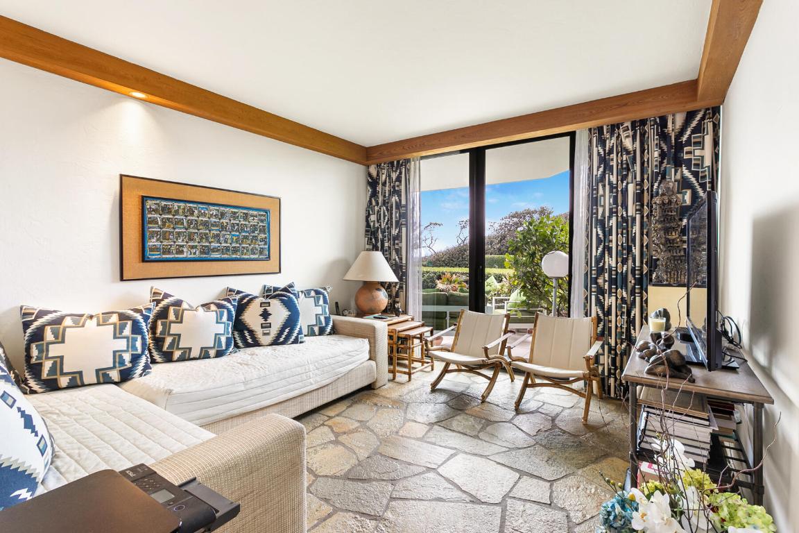 TWENTY ONE HUNDRED CONDO - SLOANS CURVE - Residential