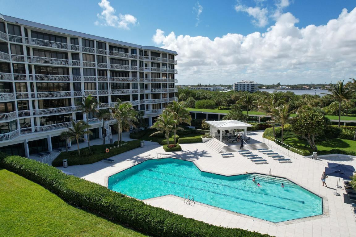 TWENTY ONE HUNDRED CONDO - SLOANS CURVE - Residential