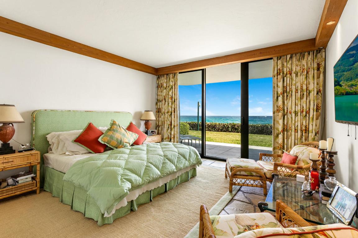 TWENTY ONE HUNDRED CONDO - SLOANS CURVE - Residential