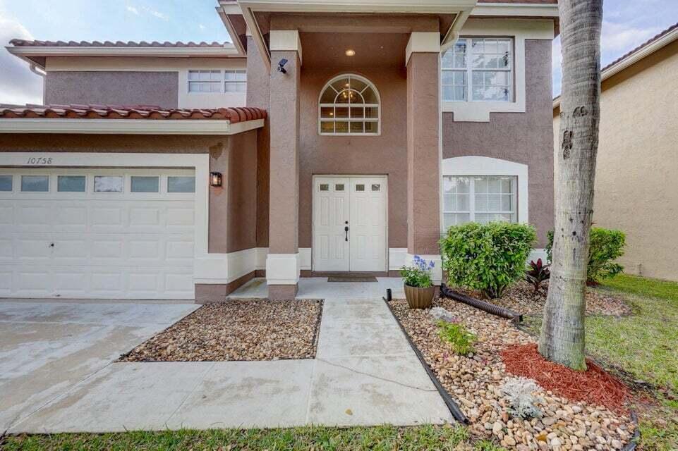 BOCA CHASE - Residential Lease